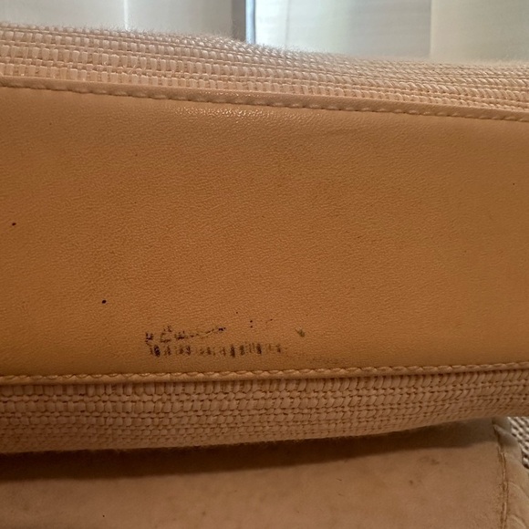 Vintage Etienne Aigner crossbody bag in classic tan with woven texture - Picture 3 of 5